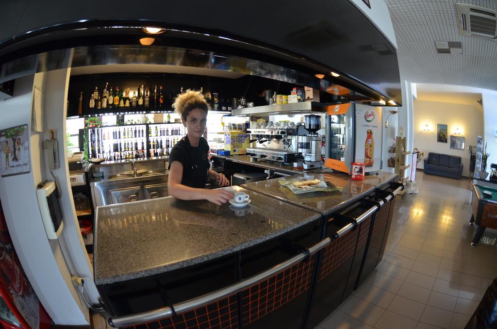 מטאפונטו Hotel Palatinum מראה חיצוני תמונה